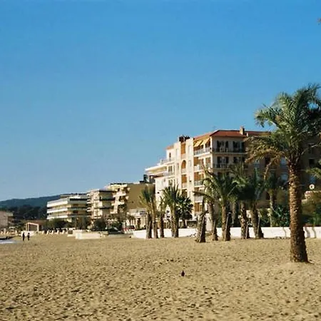 T2 Au Lavandou, Acces Plage, Climatisation, Parking, Pour 4 Personnes - Fr-1-803-62 Le Lavandou