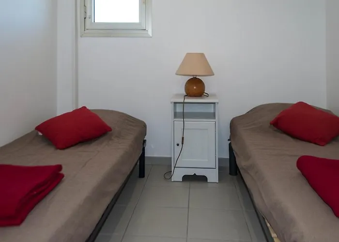 Apartment T2 Au Lavandou, Acces Plage, Climatisation, Parking, Pour 4 Personnes - Fr-1-803-62 Le Lavandou