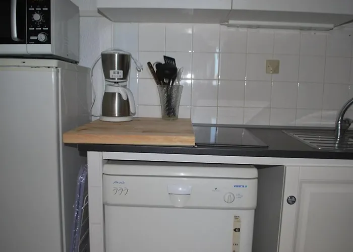 Apartamento T2 Au Lavandou, Acces Plage, Climatisation, Parking, Pour 4 Personnes - Fr-1-803-62