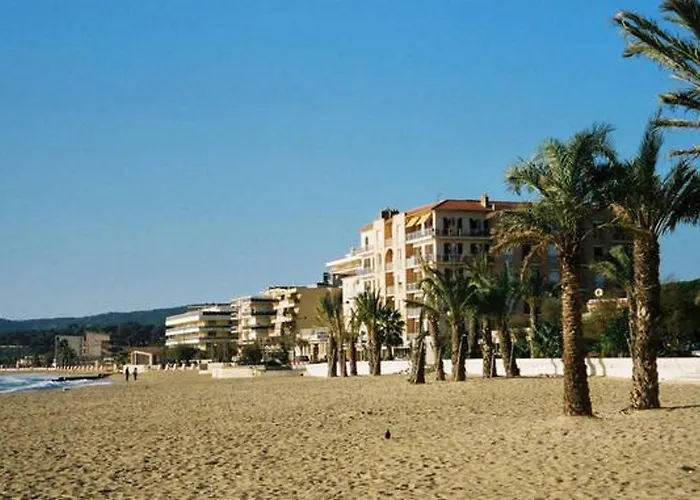 T2 Au Lavandou, Acces Plage, Climatisation, Parking, Pour 4 Personnes - Fr-1-803-62 Le Lavandou