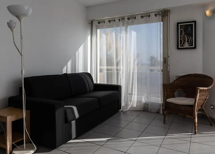 T2 Au Lavandou, Acces Plage, Climatisation, Parking, Pour 4 Personnes - Fr-1-803-62 *